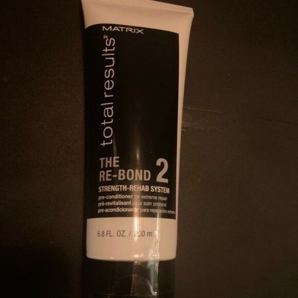 Matrix ReBond Treatment Once Weekly to Strengthen Weak Hair - Picture 2 of 8